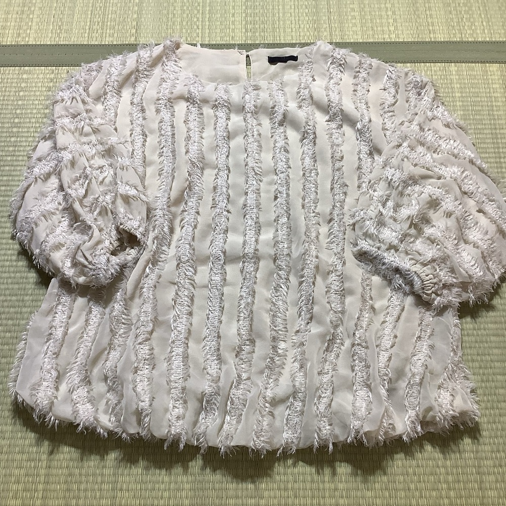 JOH APPAREL WINONA WOVEN FEATHERED TOP Beige Size Small Textured Women's Blouse